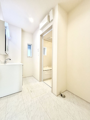 ̑ ̂KԂłB̐gxxCǂg܂B 