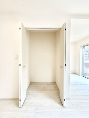 ̑ rO[BɎ[ƕW܂LDKXbLЕtłˁB  