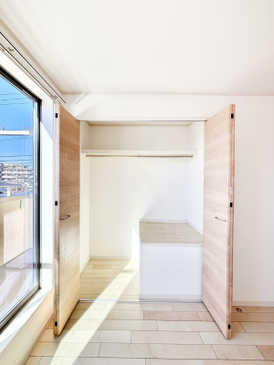 ���[ �m���̃N���[�[�b�g�B���s��������̂Ō���̈ߗނ�����������܂�܂��B