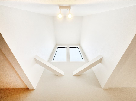 ���̑� �Z�܂��ɊJ�����Ɩ��邳�����o���Ă���鐁�����̗p���܂���