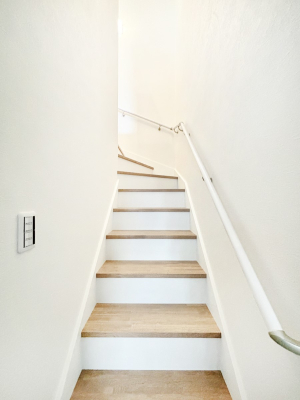 ���̑� ���Ƒ��Ԃ̃R�~���j�P�[�V�������[�܂郊�r���O�C���K�i���̗p