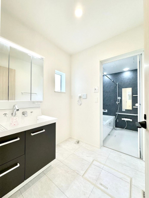 ʑEʏ 邢ʏ͖̐gxxyłႢłB