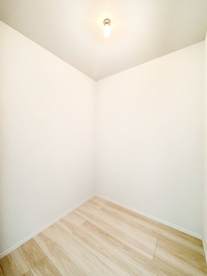 ̑ EH[NCN[[bgtŐԂLpł܂B