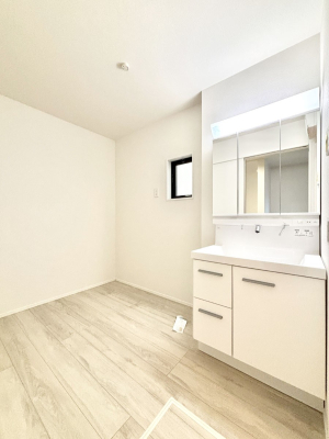 ʑEʏ 邢ʏ͖̐gxxyłႢłB