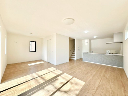 ���r���O �Z�ޕ��̌��������o�����A�C���e���A���l����̂��y���݂ȃ��r���O�ł��I �@