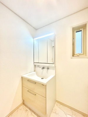 ʑEʏ 邢ʏ͖̐gxxyłႢłB