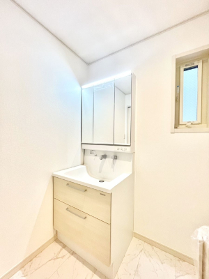 ʑEʏ 邢ʏ͖̐gxxyłႢłB