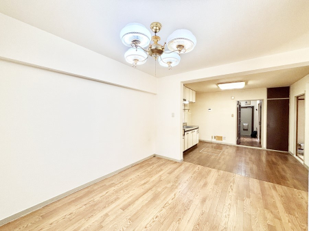 ���r���O ���Ƒ��̓��₩�Șb�����ŕ�܂�閾�邢���r���O