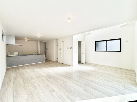 ���r���O ���Ƒ��̓��₩�Șb�����ŕ�܂�閾�邢���r���O