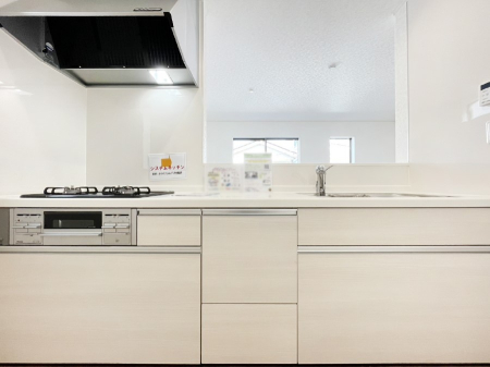 �L�b�`�� ���r���O�ŗV�Ԃ��q�l�������Ȃ��炨�������ł���ΖʃL�b�`��