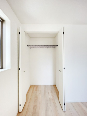 ���[ �m���̃N���[�[�b�g�B���s��������̂Ō���̈ߗނ�����������܂�܂��B