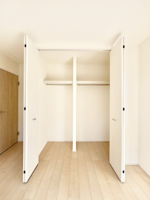 ���[ �m���̃N���[�[�b�g�B���s��������̂Ō���̈ߗނ�����������܂�܂��B