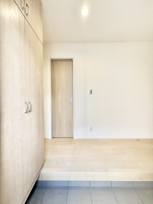 ���[ �V���[�Y�C���N���[�N�t���I�J���x�r�[�J�[���u���܂��B 