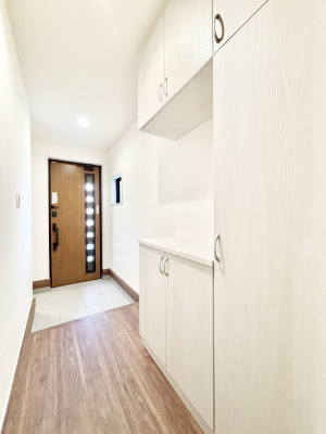 ���� ���ʔ��͂��Ƒ��̎ʐ^��G�߂̃C���e���A�ŏ���I�Ƃ��ĉ��o�ł��܂�