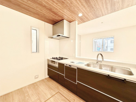 �L�b�`�� �u�₩�ȕ����ʂ蔲����L�b�`���B��������̂Ŗ��邭���C�ɂ��𗧂��܂��B�@