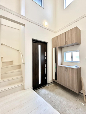 ���� ���֏㕔�ɂ͐��������̗p�I���邢�z�����~�蒍�����ւł��B