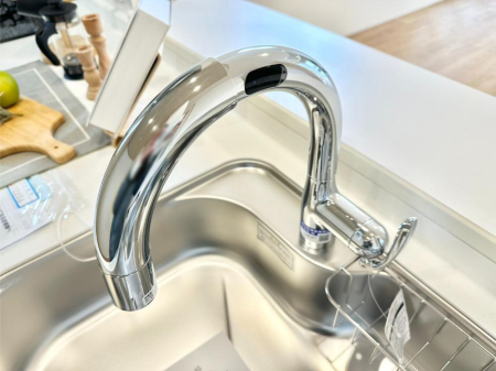 ���̑����� �Z���T�[�Ɏ�������������œf���^�~�����ł���^�b�`���X�����B�򐅊�t���B