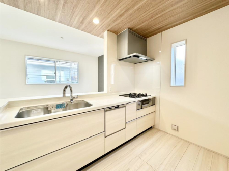 �L�b�`�� �u�₩�ȕ����ʂ蔲����L�b�`���B��������̂Ŗ��邭���C�ɂ��𗧂��܂��B�@