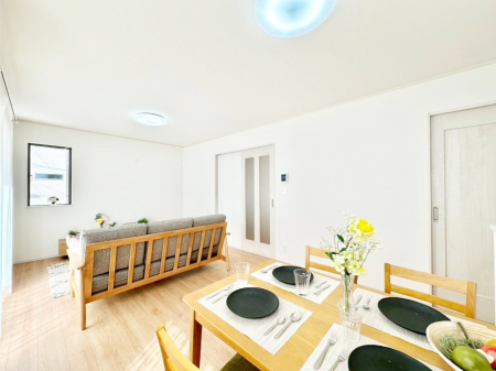 rO Ƒ̓₩Șbŕ܂閾邢rO