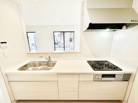 �L�b�`�� ���r���O�ŗV�Ԃ��q�l�������Ȃ��炨�������ł���ΖʃL�b�`��