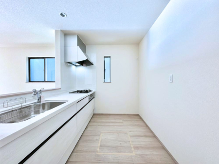 �L�b�`�� �u�₩�ȕ����ʂ蔲����L�b�`���B��������̂Ŗ��邭���C�ɂ��𗧂��܂��B