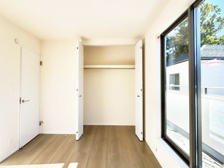 ���[ �m���̃N���[�[�b�g�B���s��������̂Ō���̈ߗނ�����������܂�܂��B