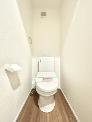 �g�C�� �g�C���͈��S�̂Q�ӏ��I���̃o�^�o�^������S�ł��B 