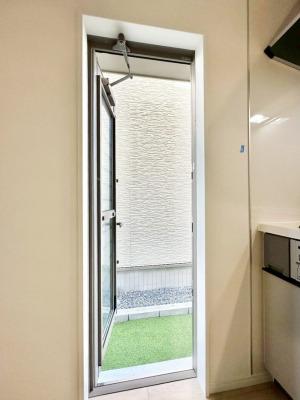 ���̑����� ���C���̌��ɂ����ꂵ�������