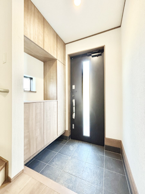 ���� �K���X�X���b�g�̓��������փh�A�������Ɍ���͂��Ă���܂�