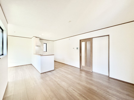 ���r���O ���Ƒ��̓��₩�Șb�����ŕ�܂�閾�邢���r���O