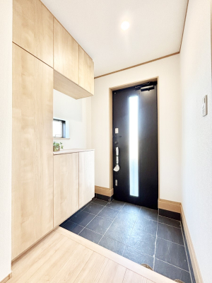 ���� �K���X�X���b�g�̓��������փh�A�������Ɍ���͂��Ă���܂�