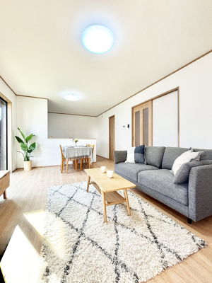 ���r���O ���Ƒ��̓��₩�Șb�����ŕ�܂�閾�邢���r���O