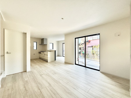 ���r���O ���Ƒ��̓��₩�Șb�����ŕ�܂�閾�邢���r���O