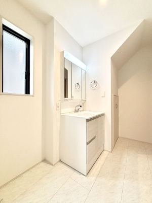 ʑEʏ 邢ʏ͖̐gxxyłႢłB