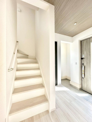 ���[ �����Ղ�̎��[�X�y�[�X�ŉ��K�ɕ�点���� 