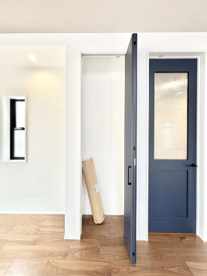 ̑ rO[BɎ[ƕW܂LDKXbLЕtłˁB  