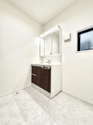 ʑEʏ 邢ʏ͖̐gxxyłႢłB