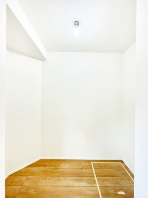 ���̑� �G�ߕi���̕i�Ȃǂ����Ղ���[�o����E�H�[�N�C���N���[�[�b�g�t���ł��B