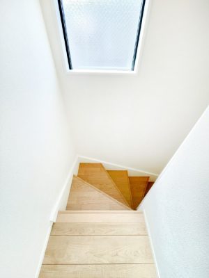 ���̑� �������閾�邢�K�i�B��艺��̈��S�����m�ۂ���܂��B