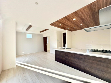 ���r���O �ǂ��ɂ��Ă��Ƒ��̂Ȃ������������R�~���j�P�[�V�������r���O�B 