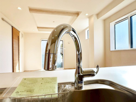 ���̑����� �Z���T�[�Ɏ�������������œf���^�~�����ł���^�b�`���X�����B�򐅊�t���B