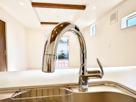 ���̑����� �Z���T�[�Ɏ�������������œf���^�~�����ł���^�b�`���X�����B�򐅊�t���B