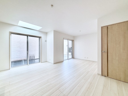 ���r���O �Z�ޕ��̌��������o�����A�C���e���A���l����̂��y���݂ȃ��r���O�ł��I 