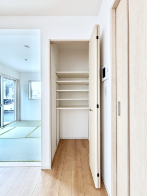 ̑ rO[BɎ[ƕW܂LDKXbLЕtłˁB  