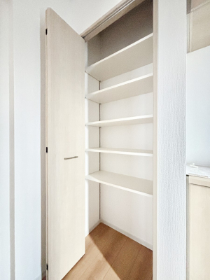 ���[ 1�K�L�����[�ɂ͑|���p�i����p�i�̃X�g�b�N�Ȃǂ����[�ł��܂��B