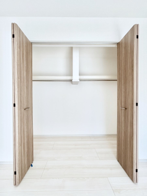 ���[ �m���̃N���[�[�b�g�B���s��������̂Ō���̈ߗނ�����������܂�܂��B