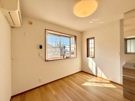 ̑ VvȃfUCȂ̂ŃCeAl̂y݂łˁI