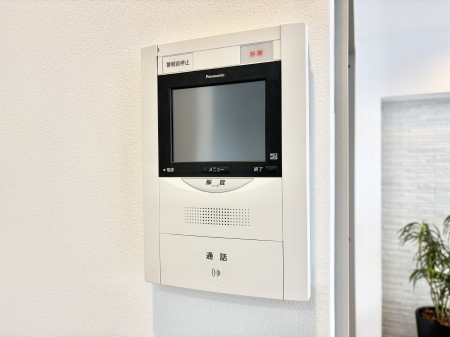 ���̑����� TV���j�^�[�t�C���^�[�t�H�����t���Ă��ăZ�L�����e�B�[��  