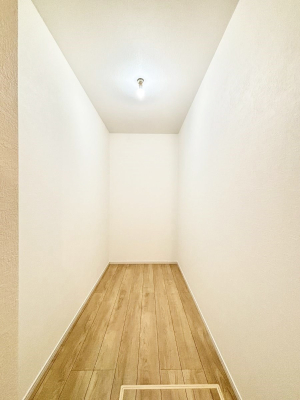 ���̑� �E�H�[�N�C���N���[�[�b�g������ƁA�X�[�c�P�[�X��G�ߏ����Ȃǂ��܂Ƃ߂�1�����Ɏ��[�ł���̂ŁA���̊Ǘ������₷���Ȃ�܂��B