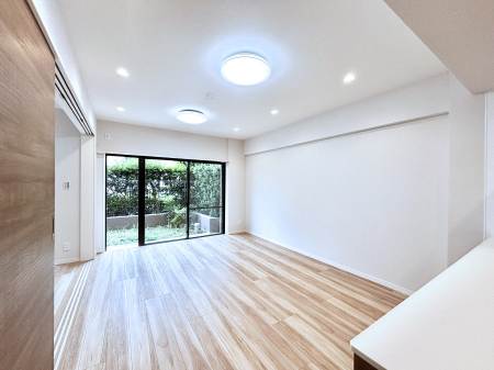 rO Ƒ̓₩Șbŕ܂閾邢rO  